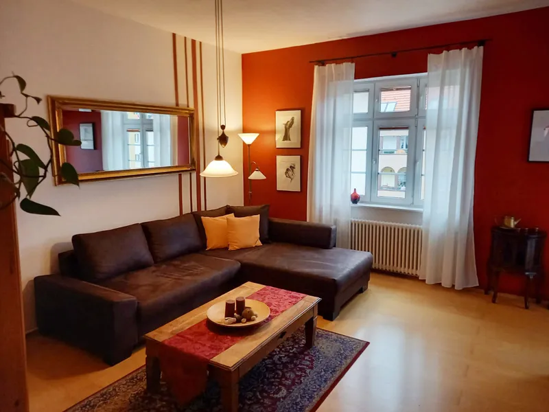 Schöne 2,5-Zimmer-Wohnung (von Privat) mit Loggia, EBK zu vermieten! — photo 1
